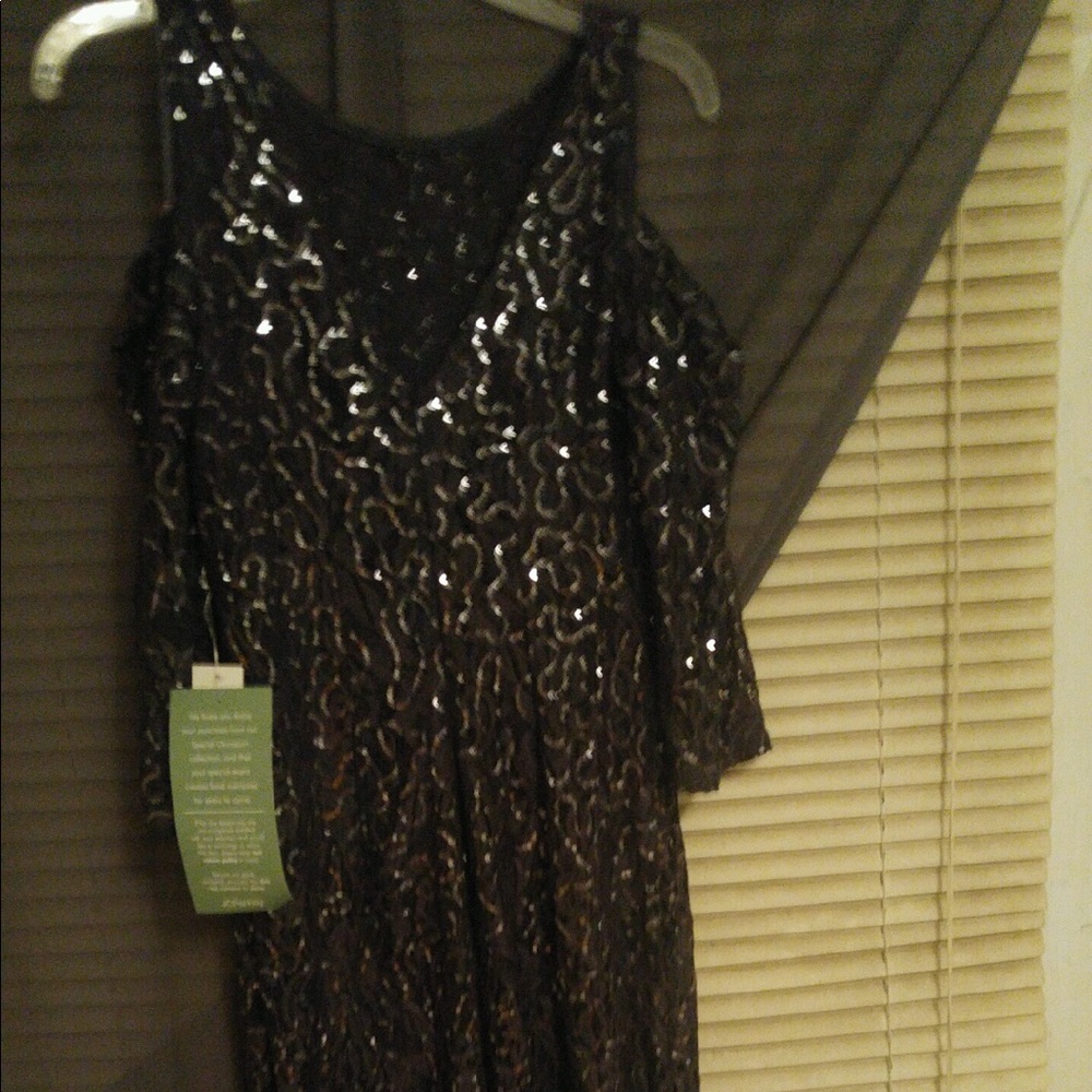 Formal dress SIZE 6 TAGS STILL ON
